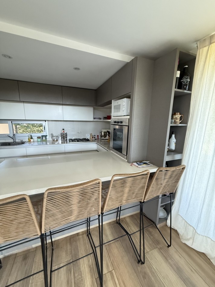 Casa 4 ambientes de corte moderno Reserva Golf de Acantilados