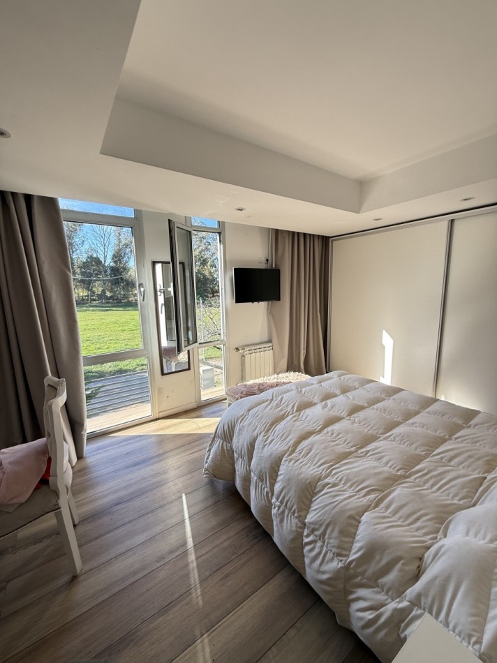 Casa 4 ambientes de corte moderno Reserva Golf de Acantilados