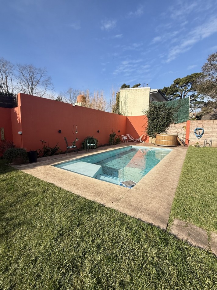 Casa en venta La Florida cinco ambientes 