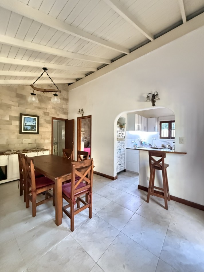 Casa en venta con gran lote y pileta 