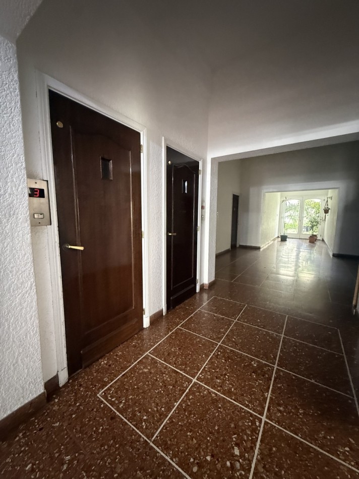 Departamento cuatro ambientes a la calle 