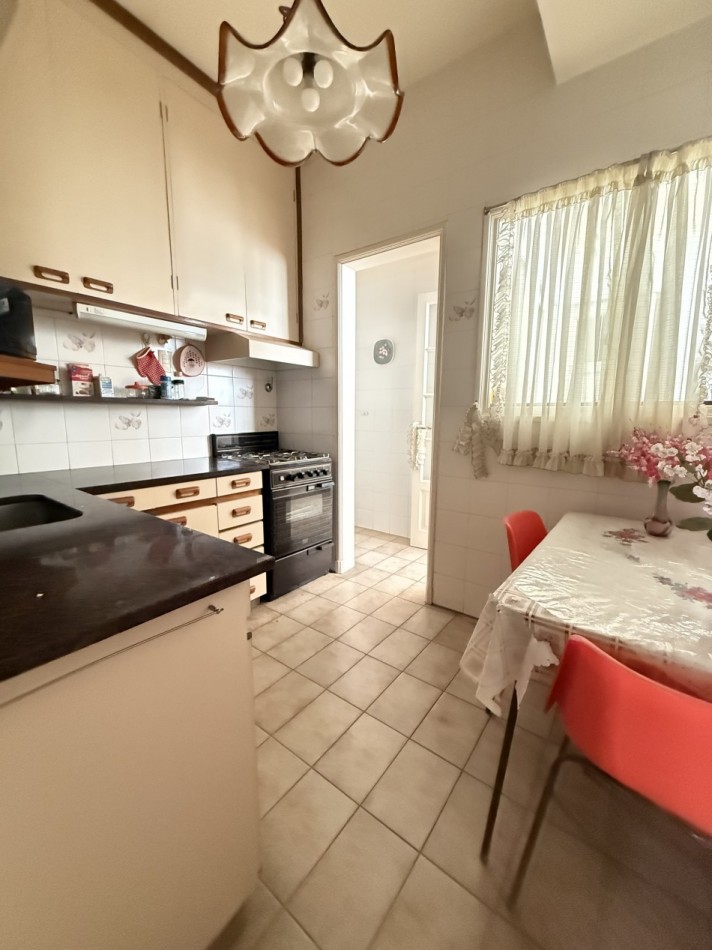 Departamento cuatro ambientes a la calle 