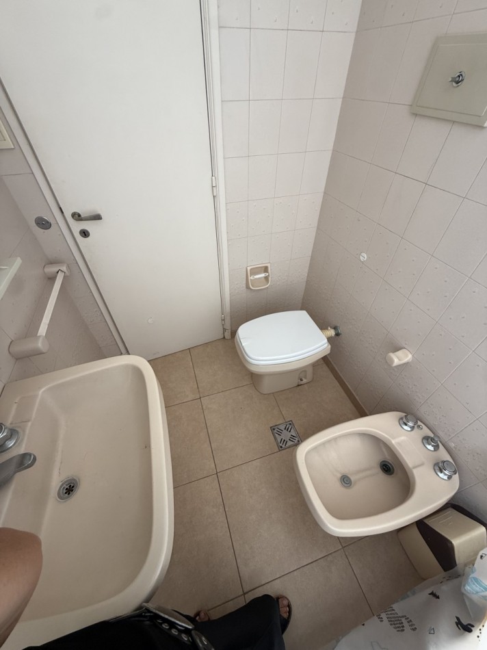 Departamento cuatro ambientes a la calle 