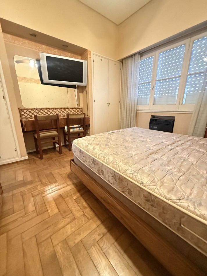 Departamento cuatro ambientes a la calle 