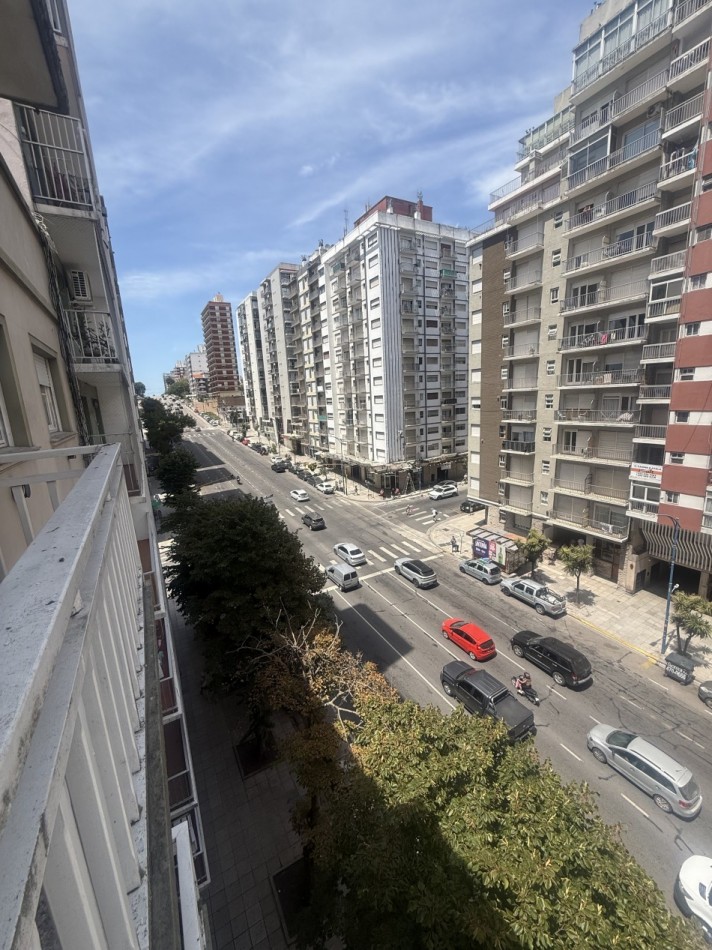 Departamento cuatro ambientes a la calle 