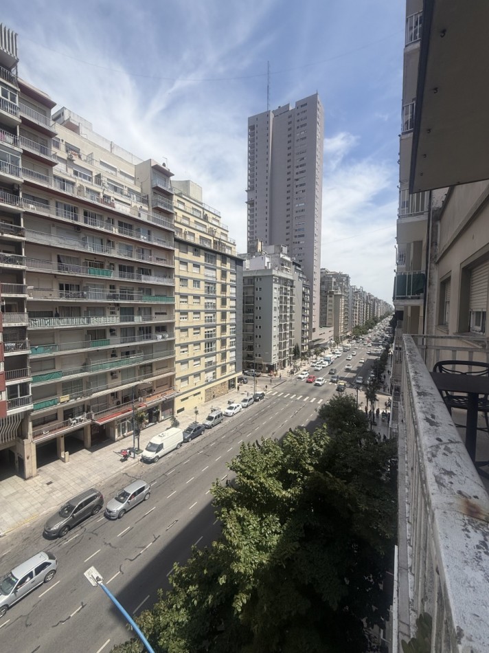 Departamento cuatro ambientes a la calle 