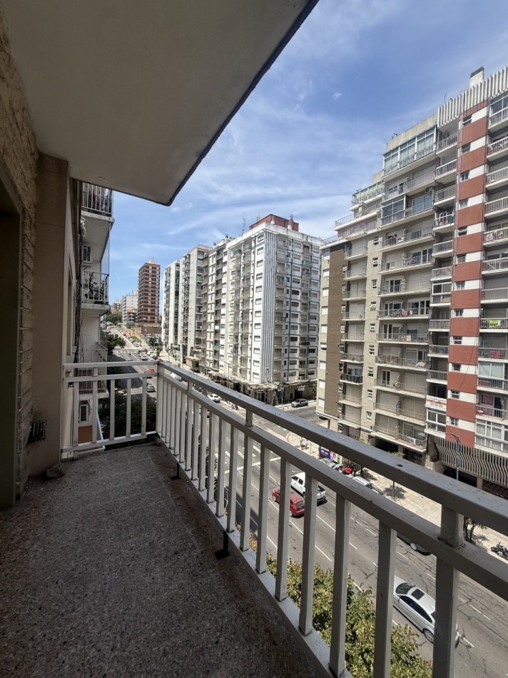 Departamento cuatro ambientes a la calle 