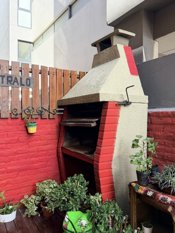 Departamento dos ambientes y medio, con patio y parrilla 