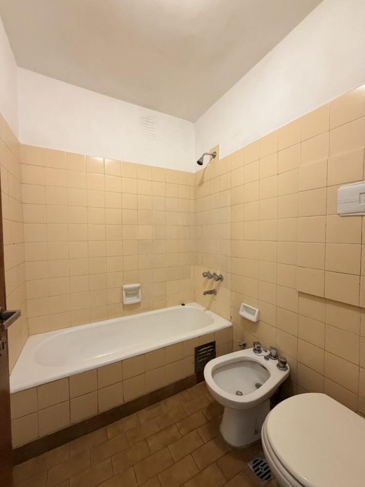 Departamento 4 ambientes para dependencias y cochera 