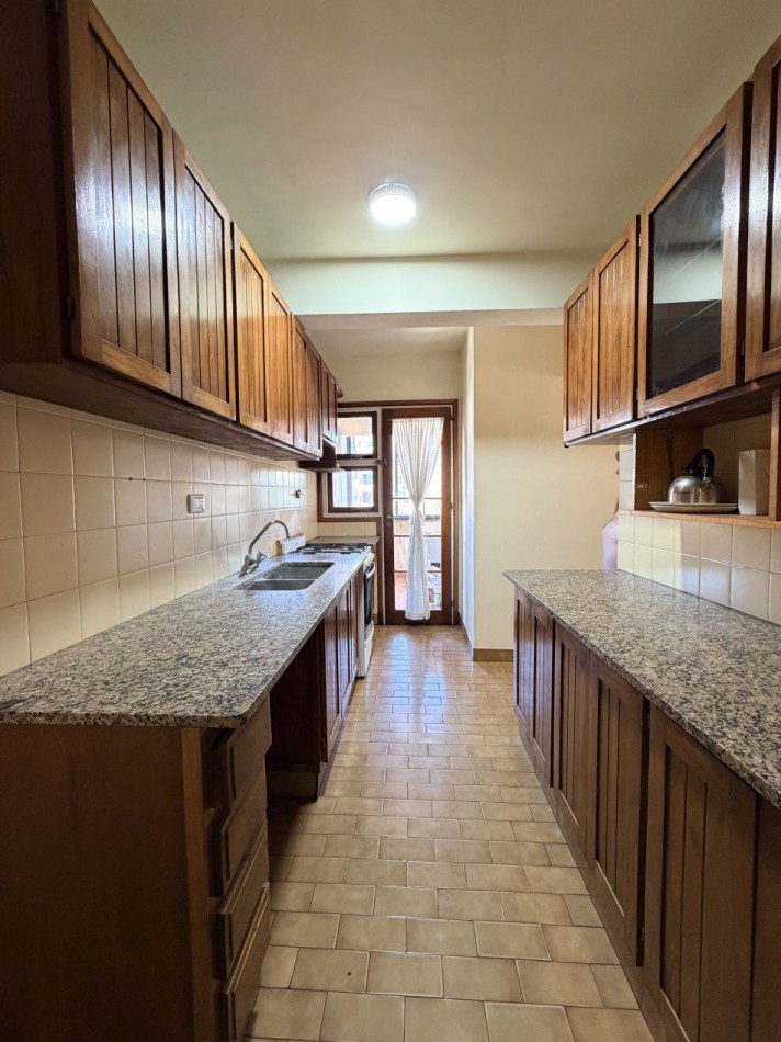 Departamento 4 ambientes para dependencias y cochera 