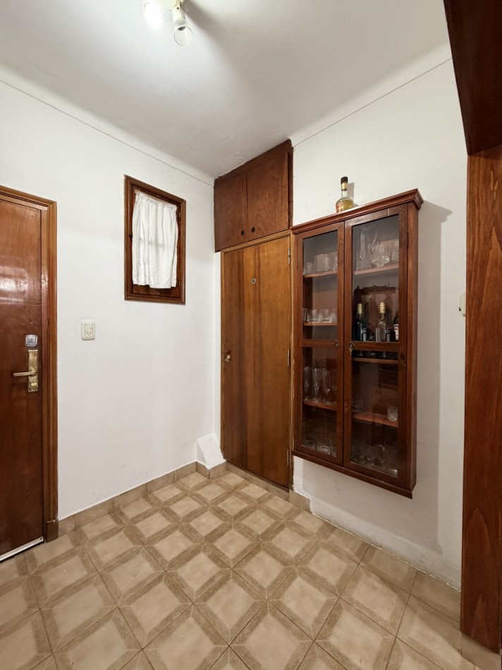 Venta PH tres ambientes por escalera 