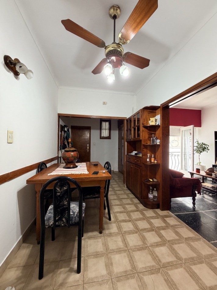 Venta PH tres ambientes por escalera 