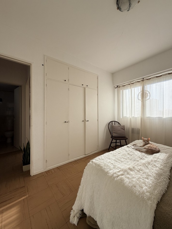 Departamento 4 ambientes con balcon a la  