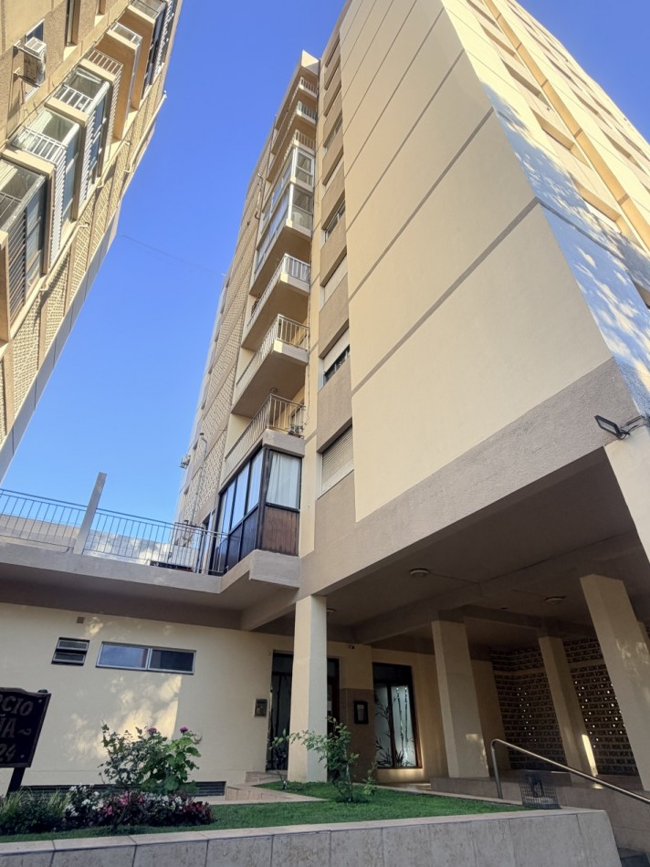 Departamento 4 ambientes con balcon a la  