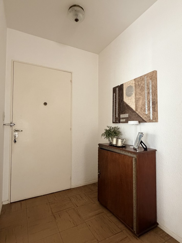 Departamento 4 ambientes con balcon a la  