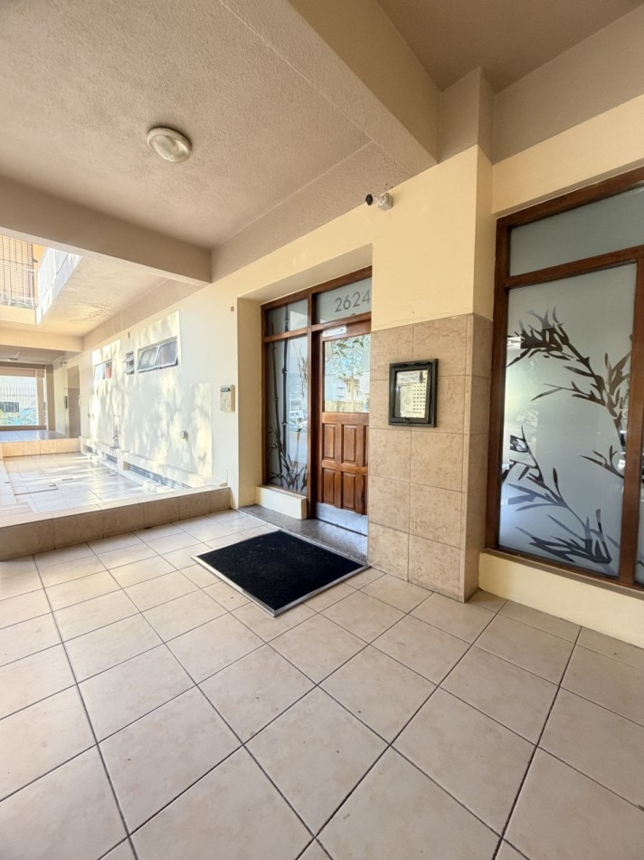 Departamento 4 ambientes con balcon a la  