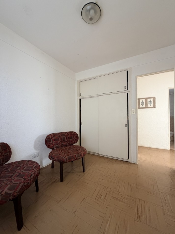 Departamento 4 ambientes con balcon a la  