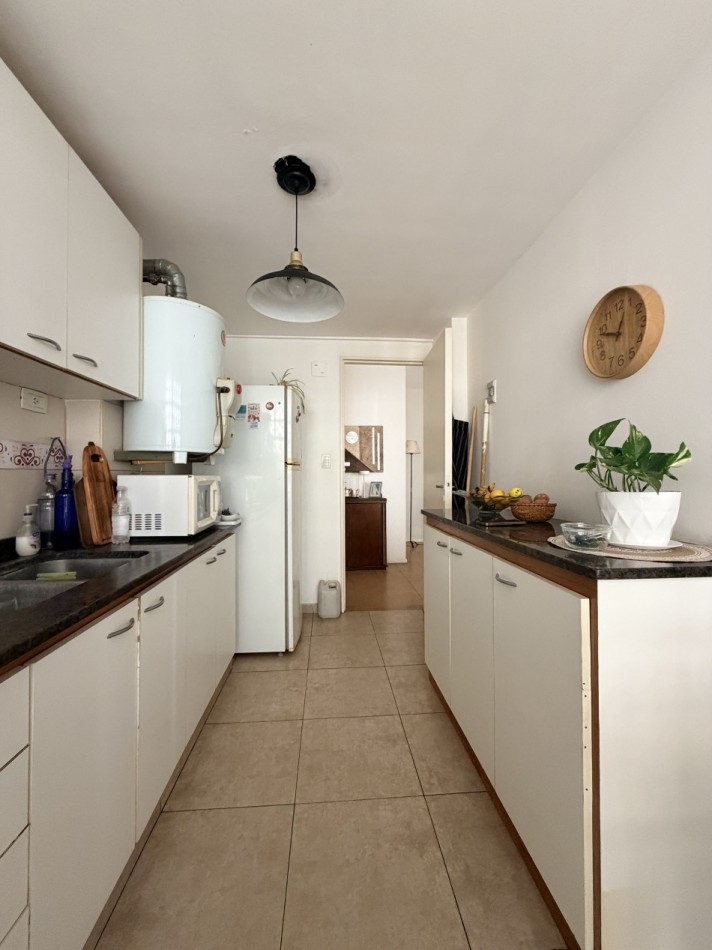 Departamento 4 ambientes con balcon a la  