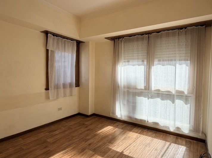 Departamento 4 ambientes para dependencias y cochera 