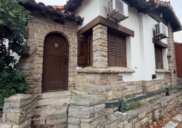 Casa de 5 ambientes uso profesional mas departamento , venta en Block 