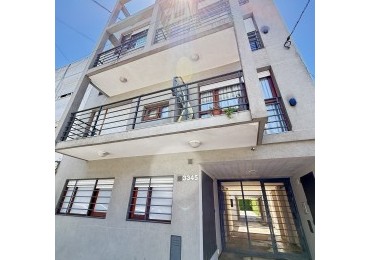 Departamento 3 ambientes con cochera descubierta 