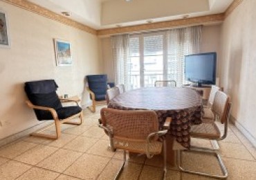 Departamento cuatro ambientes a la calle 