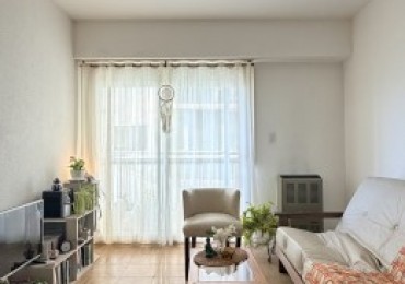 Departamento 4 ambientes con balcon a la  